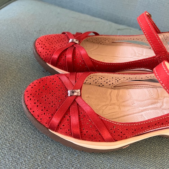Jambu Red Athletic Shoes with Strappy Design and Supportive Sole - Picture 7 of 9